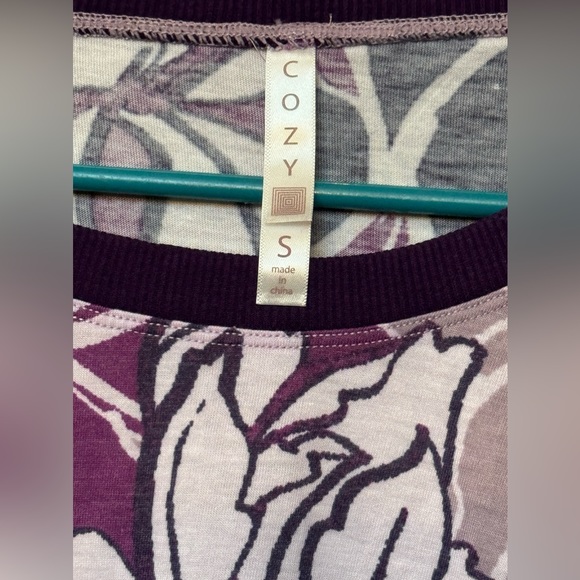 ⚽️ LuLaRoe Cozy Kate 3/4 Sleeve Sharkbite T, Small, NWT - Picture 3 of 7